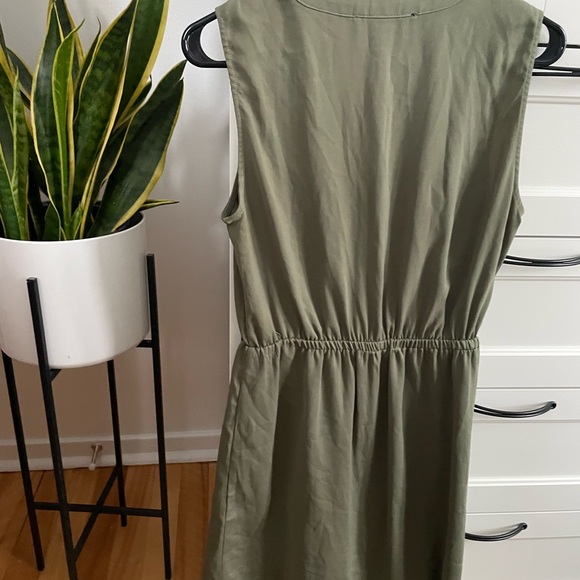 Dynamite Khaki Green Button-Front Midi Dress - Picture 2 of 2